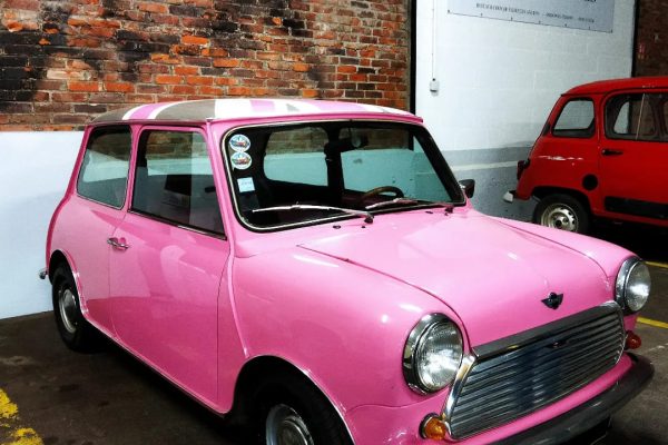 Travail de tôlerie sur portes de Mini (10)